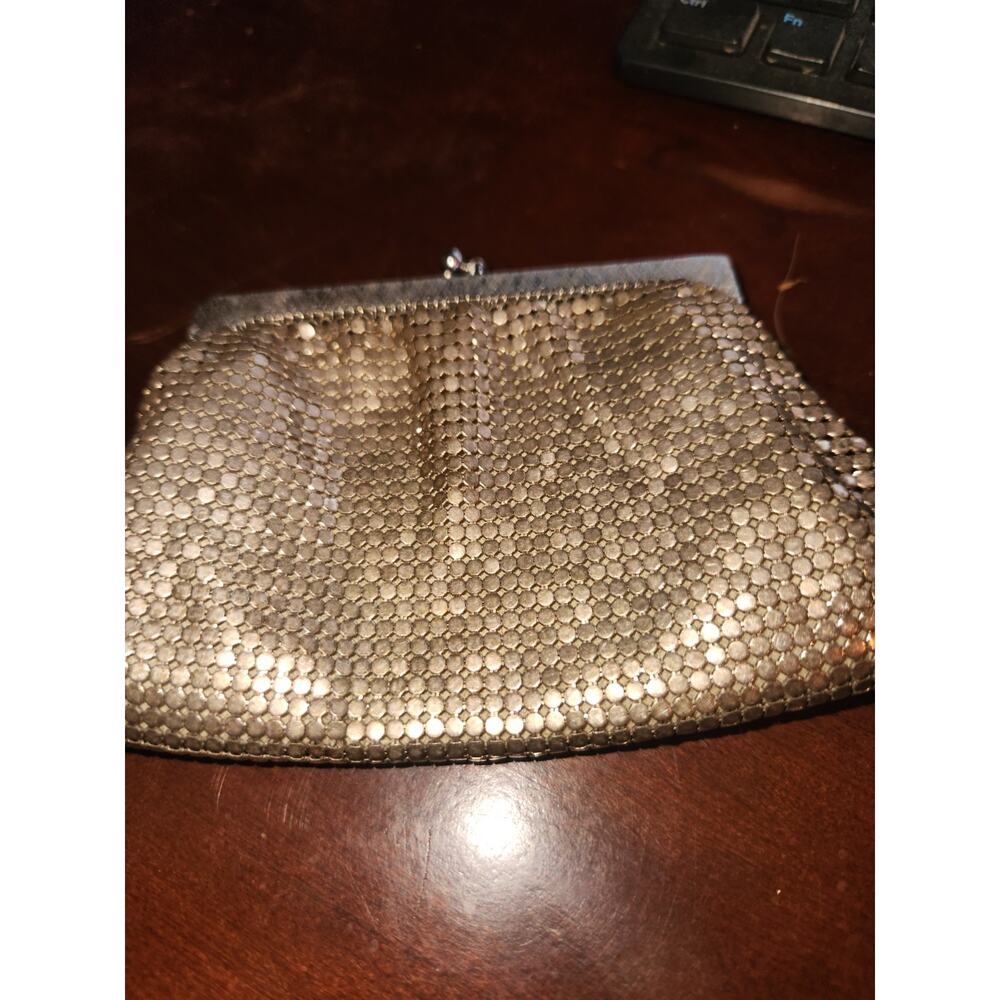 Vintage Whiting & Davis Co. Silvertone Metal Mesh Coin Purse - Picture 4 of 9